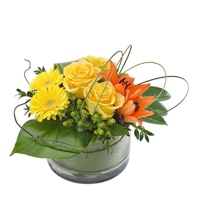 Modern Arrangement in a Low Glass Vase

This bright and cheery arrangement will welcome the sunshine into their home. Beautiful yellows and vibrant orange combine in this gift, expertly presented in a low glass vase with decorative foliage. Celebrate with Rhapsody.

Flowers may vary from the image displayed due to seasonal availability. We'll craft an arrangement which is similar in style using seasonal flowers that is equal or greater in value. 